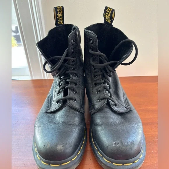 Dr. Martens Black Leather Boots size 7 - Picture 2 of 8